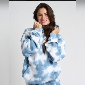 Comfrt Minimalist Hoodie Hoodie